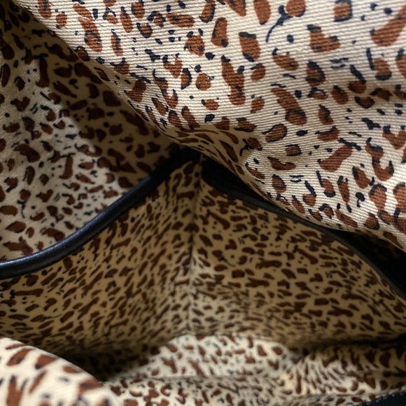 ILI New York Black Leather Drawstring Tote - Picture 13 of 16